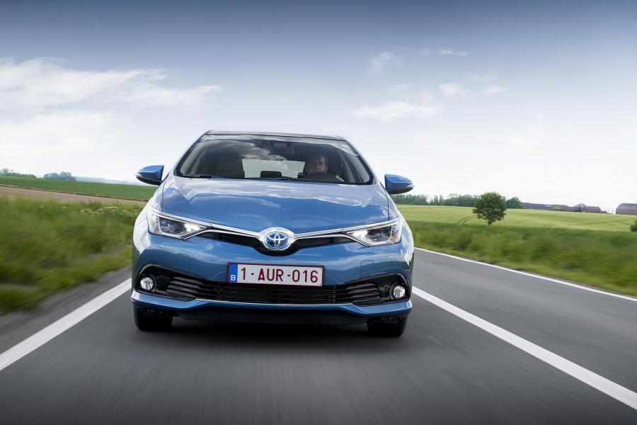  Toyota Auris Hybrid 2015 года  (фото 22 из 31)